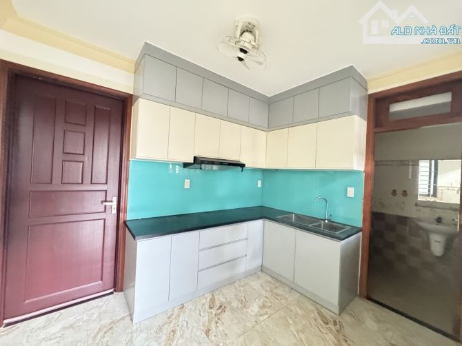 Căn Hộ Dịch Vụ 5 Tầng + 15 phòng, ngay sát Chợ Thủ Đức. (6 x 23) Thu nhập 65 triệu/tháng - 4