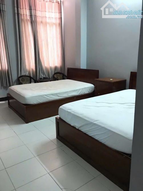 Bán nhà mặt tiền Q1 dưới 30 tỷ,  ngay BẾN CHƯƠNG DƯƠNG  ngang 4m, 5 tầng đúc 9PN 9WC. T - 4