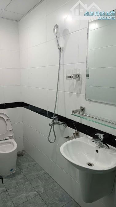 BÁN NHÀ QUANG TIẾN NAM TỪ LIÊM 40m 6,2 TỶ 4 TẦNG MT 4m. NGÕ THÔNG RỘNG, TIỆN ÍCH ĐỦ ĐƯỜNG. - 4
