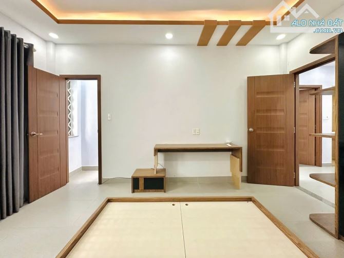 BÁN NHÀ CMT8- P.11-QUẬN 3_  NGAY VÒNG XOAY DÂN CHỦ- 4,3* 8,1m ( nở hậu 7,4m )-6.750 Tỷ - 4