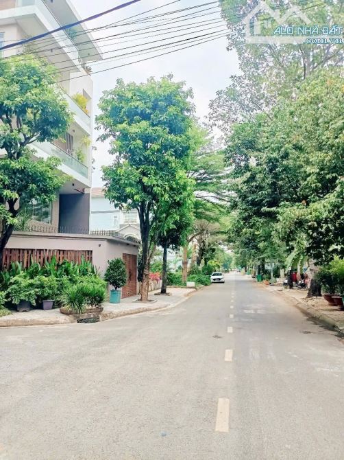 Bán biệt thự làng Đại Học 17m x 50m đường Công Lý, Bình Thọ, Thủ Đức - 800m2 - 5