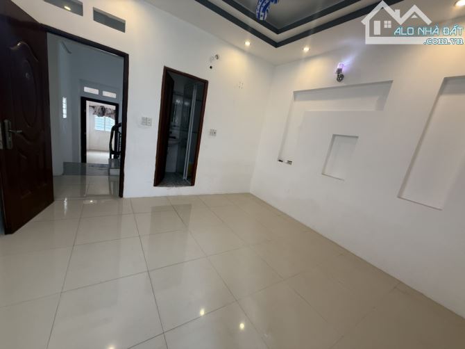 3 TẦNG -HẺM 8M  CHIẾN LƯỢC BÌNH TRỊ ĐÔNG BÌNH TÂN DT: 4.3*13.5M - CHỈ 6 TỶ 5 - 5