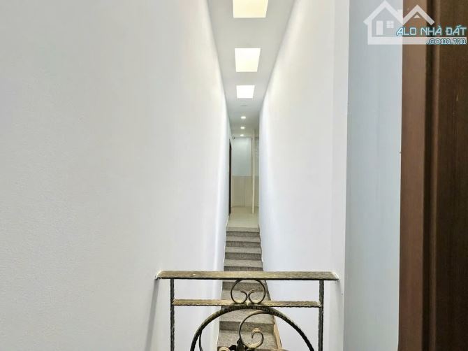 BÁN NHÀ CMT8- P.11-QUẬN 3_  NGAY VÒNG XOAY DÂN CHỦ- 4,3* 8,1m ( nở hậu 7,4m )-6.750 Tỷ - 5