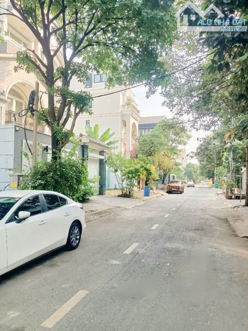 Bán biệt thự làng Đại Học 17m x 50m đường Công Lý, Bình Thọ, Thủ Đức - 800m2 - 6