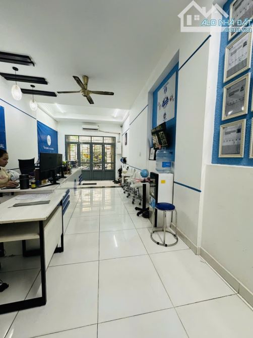 Nhà bán Q1 – Vị trí đắc địa – Sổ hồng vuông – 5PN – DT 76m2.Gía tốt khu vực - 6