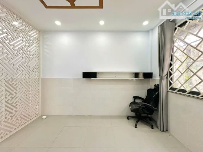 BÁN NHÀ CMT8- P.11-QUẬN 3_  NGAY VÒNG XOAY DÂN CHỦ- 4,3* 8,1m ( nở hậu 7,4m )-6.750 Tỷ - 6