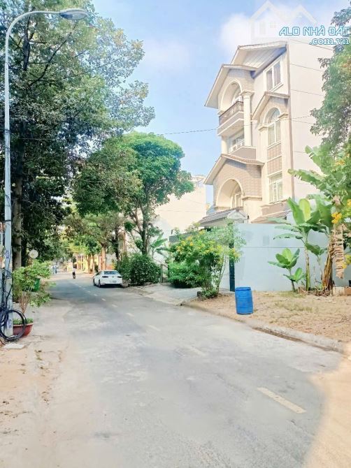 Bán biệt thự làng Đại Học 17m x 50m đường Công Lý, Bình Thọ, Thủ Đức - 800m2 - 7