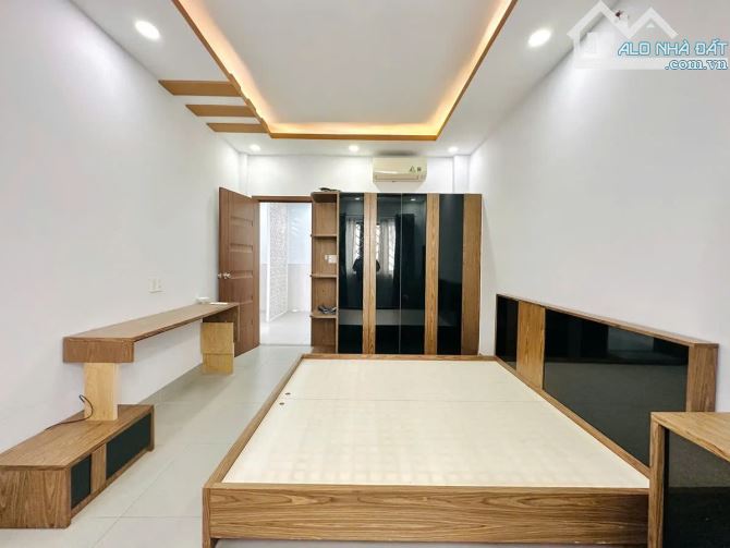 BÁN NHÀ CMT8- P.11-QUẬN 3_  NGAY VÒNG XOAY DÂN CHỦ- 4,3* 8,1m ( nở hậu 7,4m )-6.750 Tỷ - 7