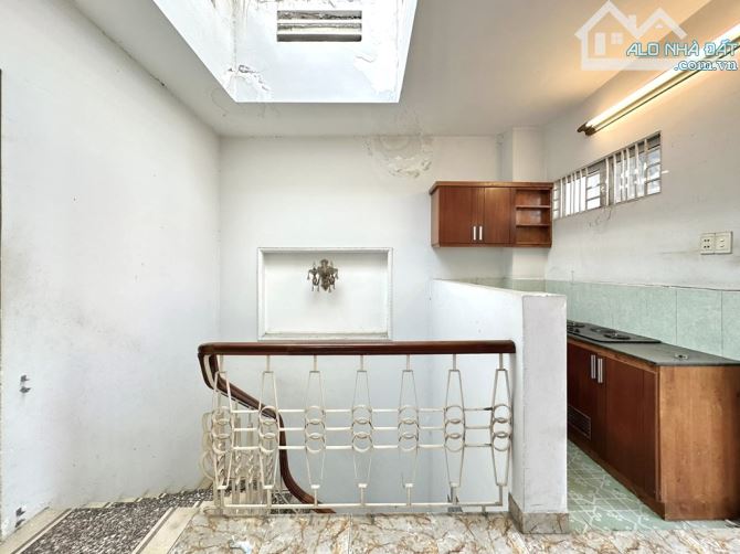 🏩 HXH NGAY NGUYỄN VĂN TRỖI P.11 PHÚ NHUẬN - 60M2 (4.3x14) A4 - 5 TẦNG CHỈ 11.X TỶ - 7