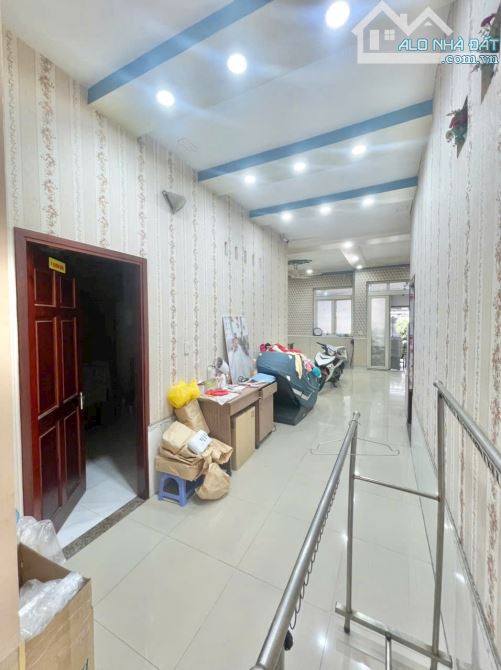 Nhà mặt tiền kinh doanh gần BigC GO, phường Đông Hòa, TP Dĩ An. 10,5 tỷ - 8