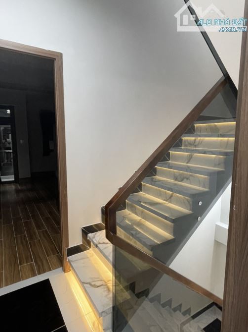 CĂN HỘ DỊCH VỤ HOÀ BÌNH PHƯỜNG 5 QUẬN 11 DT: 4*15M CHỈ 8 TỶ 7 - 9
