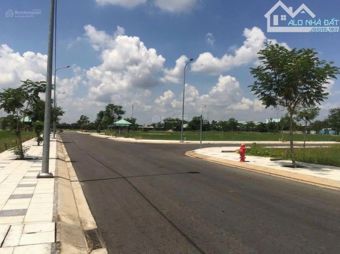 ĐẤT NỀN VỊ TRÍ VÀNG MẶT TIỀN LÃ XUÂN OAI GIÁ CHỈ 3TỶ/NỀN 100M2 SỞ HỮU NGAY