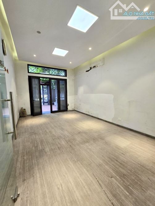Bán lô góc mặt phố Trung tâm IEC, vị trí đẹp view thoáng, KD sầm uất, 90m, 5 tầng, MT 15m - 1