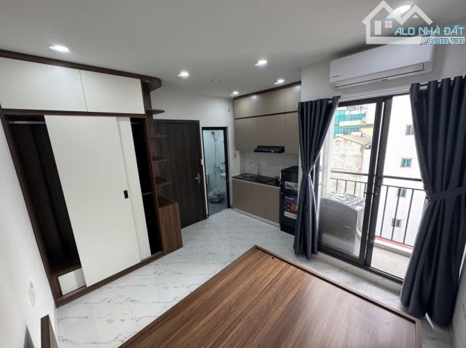 Chung cư mini Nguyên Hồng 22 phòng, DT 1.2tỷ/năm, ba gác thông, 20m ra ô tô tránh, 83m