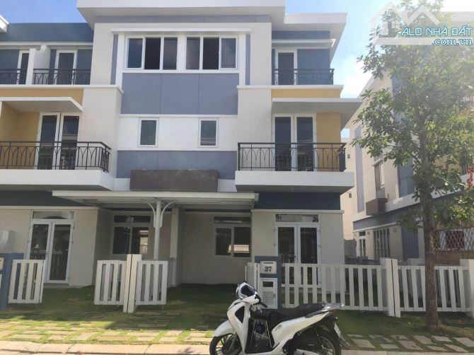 Biệt thự Rosita phú hữu Diện tích 176m, 3 tầng giá rẻ