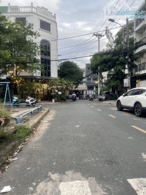 Gấp bán nhà gần MT Nguyễn Xiển, Quận 9(cũ), giá 10.7 tỷ, dt 340m2