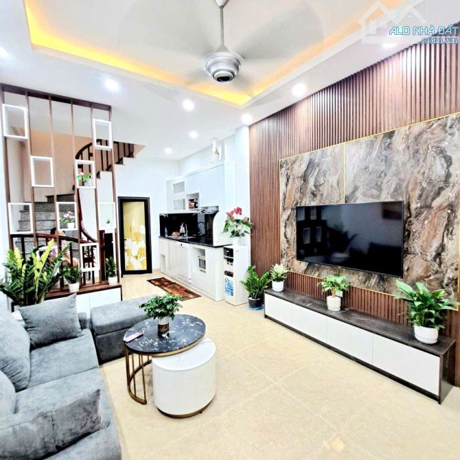 CẦN BÁN GẤP - NHÀ ĐẸP LONG BIÊN - NGON - BỔ -  RẺ - VỊ TRÍ ĐẸP, ĐẮC ĐỊA - VIEW THOÁNG - NG