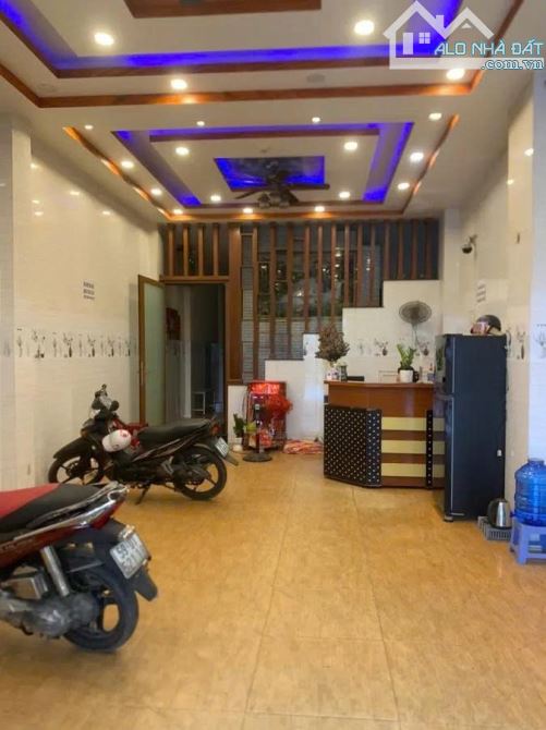 Nhà bán: đường 4lô tư. Q Bình Tân. DTSD 145m2. 4 tầng. Giá 20 tỷ