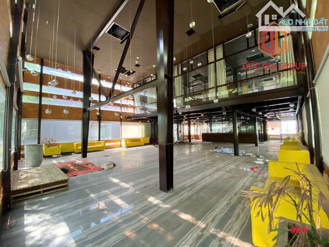 Giá thuê 50tr/tháng. Mặt bằng phong cách Châu Âu 500m2 góc 2mt Đồng Khởi.