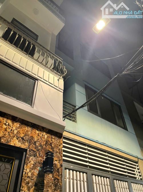 Nhà hiếm còn sót lại tại Cổ Nhuế, 48m2, 4 tầng, MT 4m, giá 9,95 tỷ, tặng full nội thất