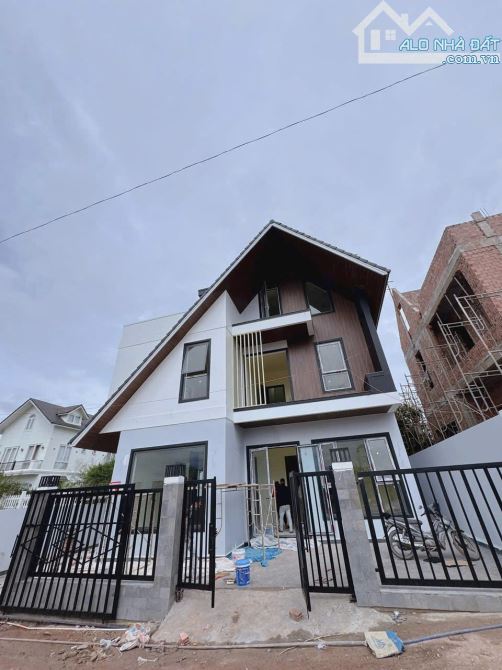 BÁN GẤP VILLA HẺM XE HƠI GẦN MÂY LANG THANG. DIỆN TÍCH LỚN GIÁ HỢP LÝ ĐẦU TƯ.