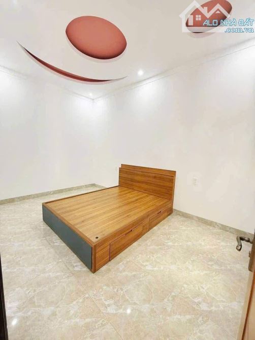 NHÀ ĐẸP CHÍNH CHỦ, MẶT TIỀN, HẺM XE HƠI NGAY TRUNG TÂM THỦ DẦU MỘT.