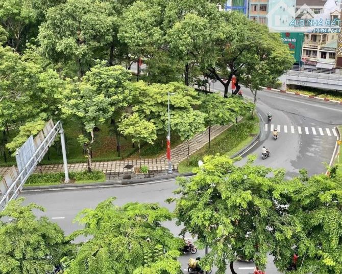 ĐẦU TƯ TRIỆU ĐÔ: KHÁCH SẠN MẶT TIỀN TRẦN QUỐC HOÀN – ĐỐI DIỆN GA T3 SÂN BAY TÂN SƠN NHẤT!