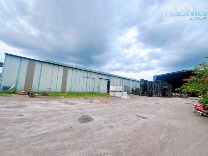 X077 Bán xưởng khuôn viên sân bãi gần 7000m2 gần đường Tân Cảng IDC giá chỉ 30t