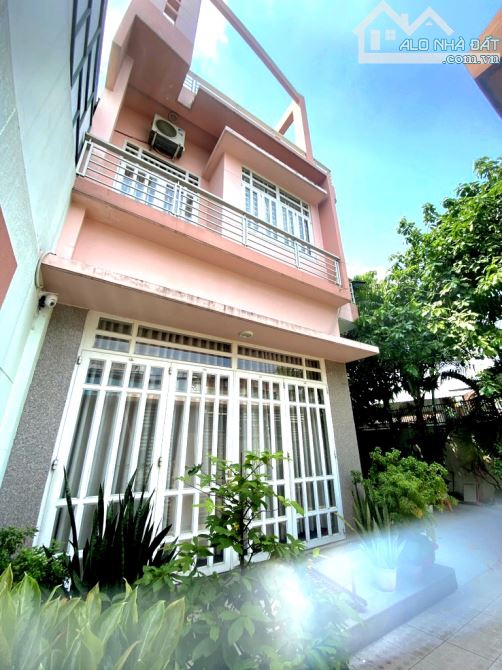 Bán nhà đường ô tô Tân Thới Nhất Quận 12, 200m, ngang 10m, 3 Tầng, 11.x tỷ