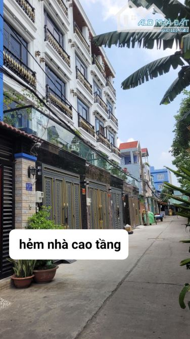 Nhỉnh 5 tỷ - Bán nhà kho 2 tầng - 130m2 - 8x14 - Hẻm xe hơi - Đường Lê Văn Quới - Bình Tân