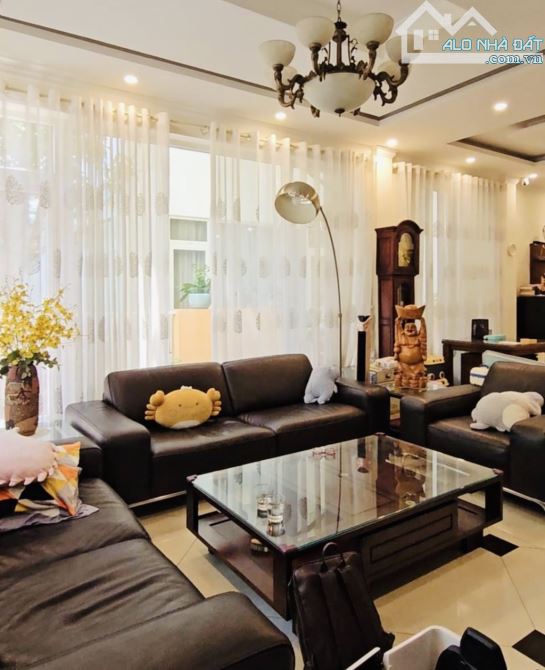 Bán Biệt Thự Việt Hưng DT:209m2 x 11m2 .Khu Vip. Giá :52 tỷ