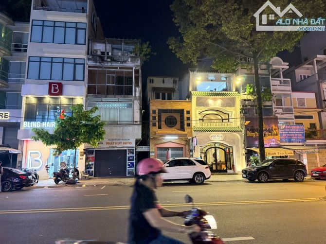 Bán nhà mặt phố An Dương Vương, 40 tỷ, 80m2, 4PN, 4WC, giá ưu đãi Hot!
