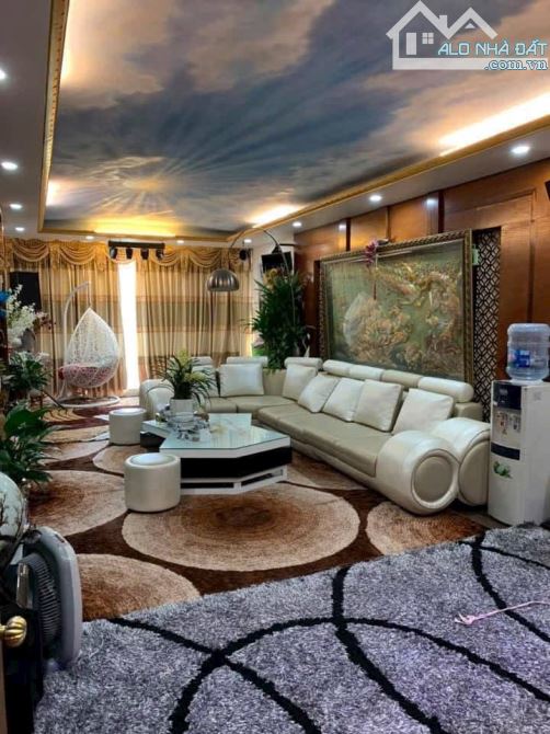 Nhà 4 tầng x 90m mặt chợ Lũng Hoa. Giá 10.5 tỷ