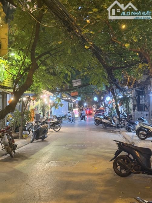 Bán nhà phố hoàng cầu ô tô đỗ cách 10M gần hồ hoàng cầu công viên 1/6