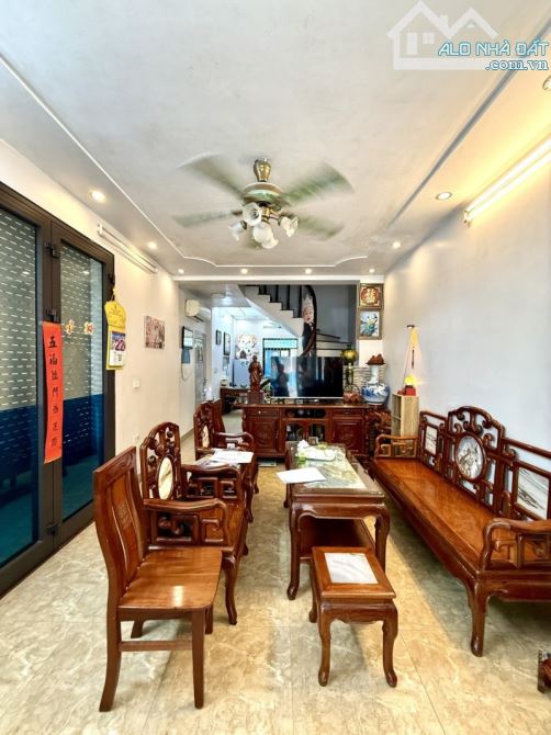 Bán nhà Trịnh Đình Cửu, Hoàng Mai. 46m2 x5 Tầng. LÔ GÓC. Ô TÔ. SÁT PHỐ. Nhỉnh 16 Tỷ.