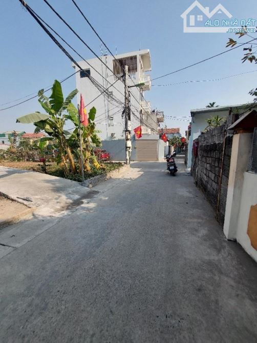 SIÊU PHẨM PHÂN LÔ CHÚC SƠN 2 Ô TÔ TRÁNH GIÁ CHỈ NHỈNH 3 TỶ