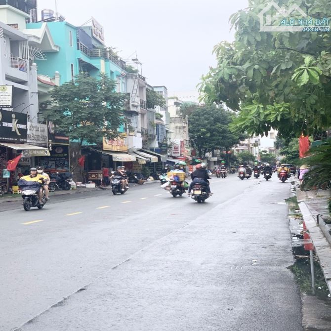 CĂN GÓC 2 MT - NGAY NHÀ HÀNG TIỆC  CƯỚI - GẦN CHỢ TÂN HƯƠNG - 80M2 - 4X20 - GIÁ 12.X TỶ
