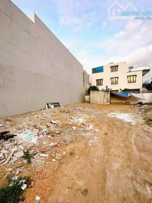 Bán Đất Ngang 9M x 21M Mặt Tiền Kinh Doanh hẻm 7M thông P. Tân Phong, gần Chợ Bà Thức