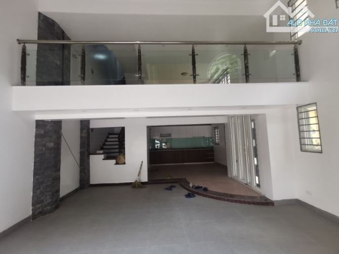 BÁN NHÀ LÔ GÓC, 2 MẶT NGÕ OTO TRÁNH ĐƯỜNG CẦU DIỄN 60M, 5T, MT 5, CHỈ NHỈNH 13 TỶ.