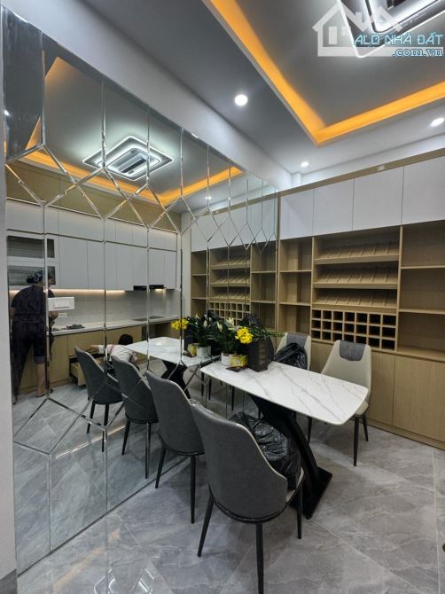 HÓT THANH XUÂN - GARA Ô TÔ - KINH DOANH  - NỘI THẤT ĐẸP- DIỆN TÍCH:50M X 5TẦ- GIÁ:14.95 TỶ