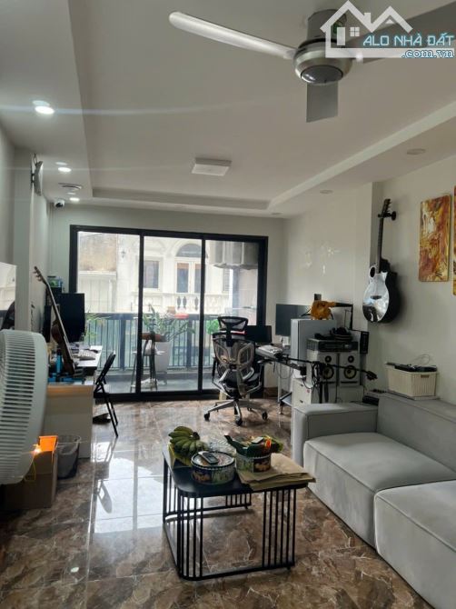 Nhà phân lô, 42m2, 4 phòng ngủ, phố Mạc Thái Tổ, Cầu Giấy.Giá 19.05 tỷ, còn thương lượng.