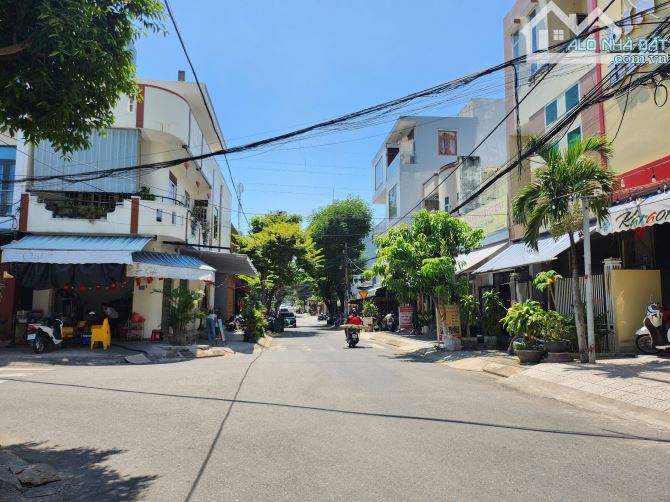 Bán Căn nhà 3 tầng mặt phố Huy Cận – Ngay góc Lê Thanh Nghị - Vị trí đắc địa – 2 trường ĐH