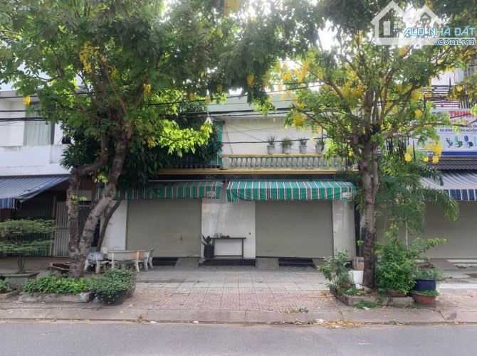 MẶT TIỀN KD LÊ THỊ RIÊNG- DT NGANG 10,4 MÉT- 9,8 TỶ- Q.12- ĐƯỜNG 24 MÉT.