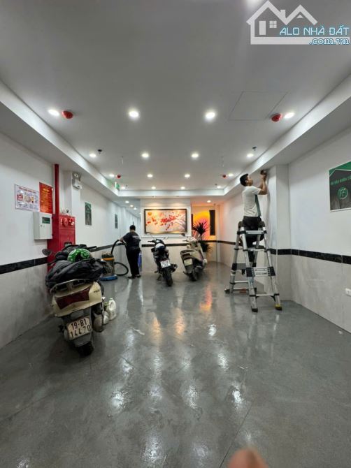 Toà CHDV Chùa Bộc, Đống Đa, Dt : 68m2, 20 p, giá 17.3 tỷ, 110tr/th, 100m ra HV Ngân Hàng.