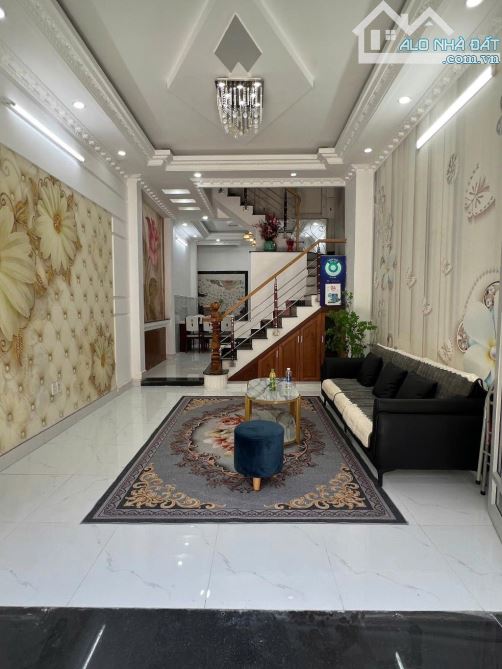 NHÀ PHỐ 4 TẦNG HIỆN ĐẠI MỚI ĐẸP Ở NGAY - HẺM XE TẢI TRÁNH- ĐÀO TÔNG NGUYÊN - TT NHÀ BÈ