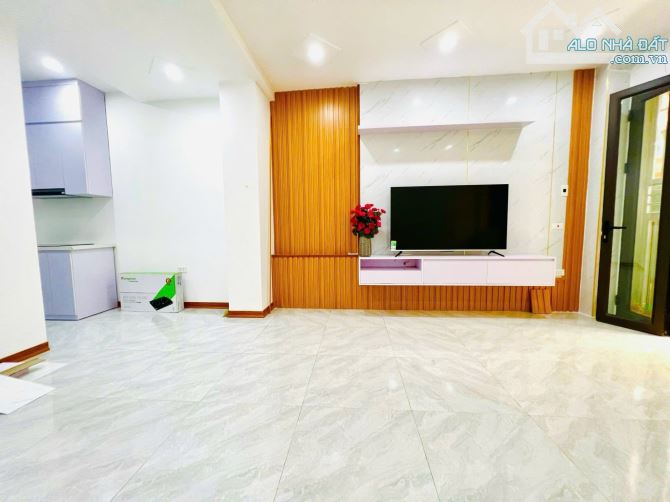 BÁN TẬP THỂ TẦNG 1 PHAN VĂN TRƯỜNG - CẦU GIẤY, 60M² , VỊ TRÍ ĐẮC ĐỊA TRUNG TÂM CẦU GIẤY!