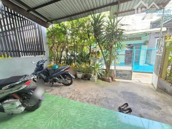 Nhà cấp 4 đang cho thuê 4tr/ tháng ngay trường Tiểu Học Tân Phú Trung. 590 triệu Giao sổ