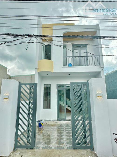 BÁN GẤP NHÀ MẶT TIỀN KINH DOANH XÂY DỰNG KIÊN CỐ 1 TRỆT 1 LẦU, SAU TRƯỜNG TH TÂN PHÚ ẤP 5