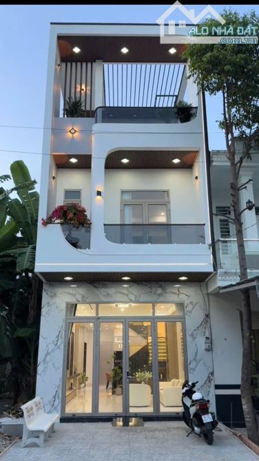 CẦN BÁN GẤP NHÀ PHỐ 3 TẦNG NGAY TRUNG TÂM TP THỦ DẦU MỘT BÌNH DƯƠNG