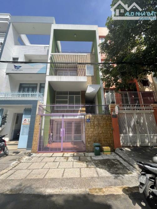 Bán nhà Huỳnh Lan Khanh - Khu biệt thự Hồng Long, 5m x 17.5m, Trệt 4 lầu, Giá 20.3 tỷ TL